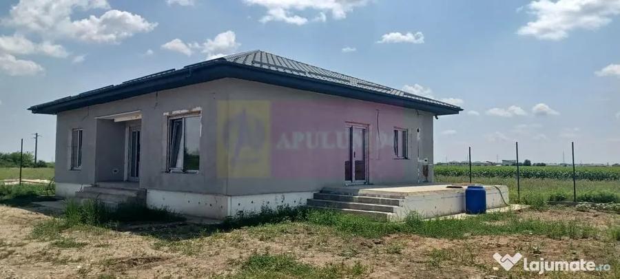 Casă cu 4 camere cu Teren 400 Mp în Săbăreni