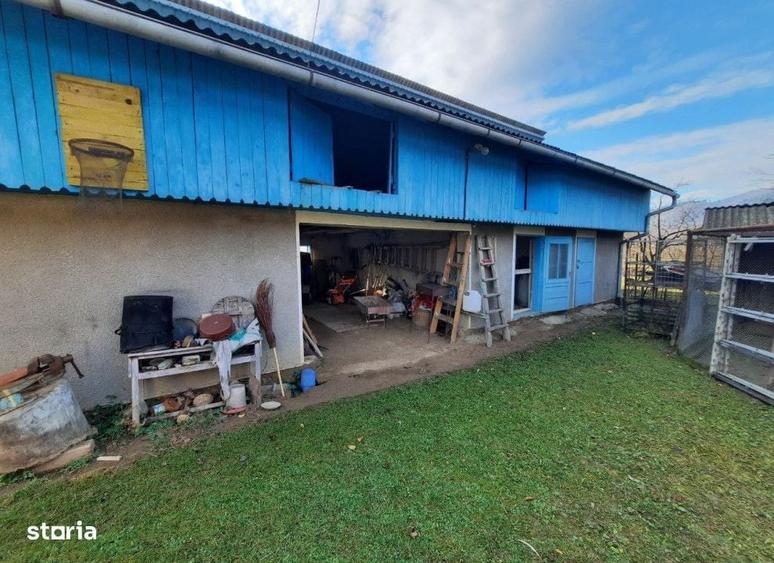 Casă cu 4 camere cu Teren 5500 Mp în Central