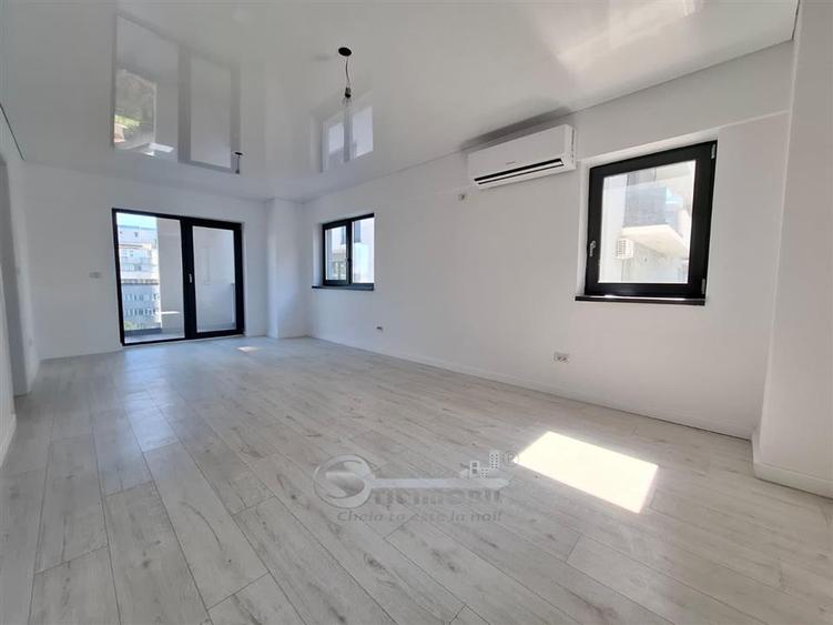 Apartament cu 3 camere semidecomandat în Cug