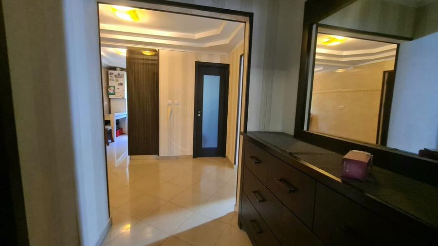 Apartament cu 3 camere decomandat în Răcădău
