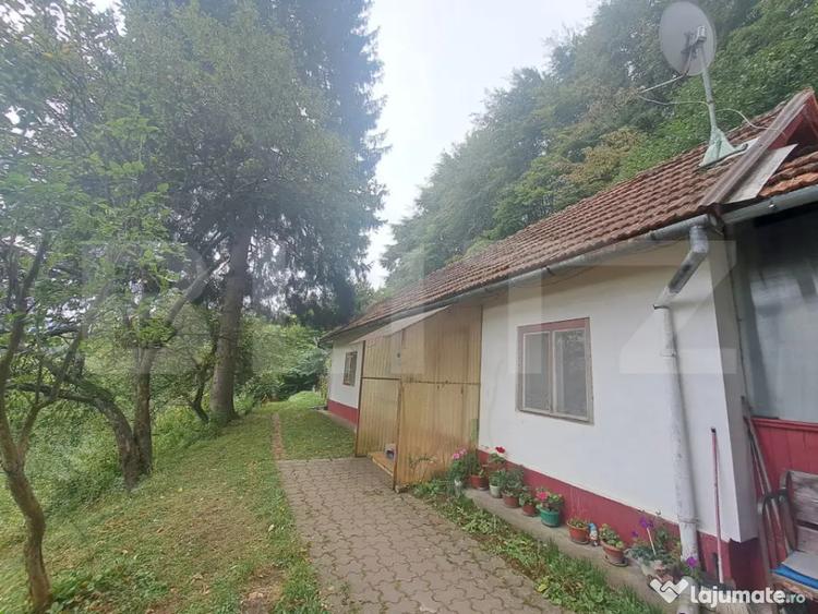 Casă cu 2 camere cu Teren 1000 Mp în Vulcan