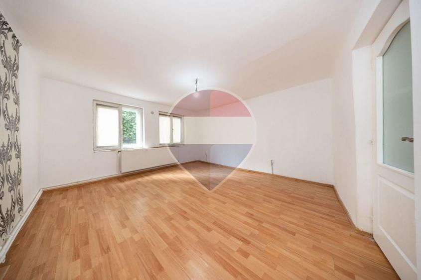 Casă individuală cu 2 camere cu Teren 191 Mp în Schei