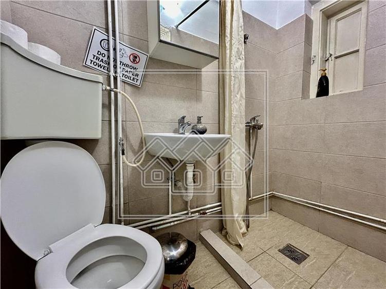 Duplex cu 6 camere cu Canalizare în Central