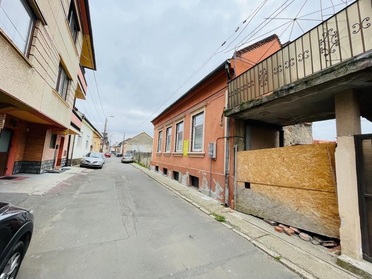 Casă cu 4 camere în Central