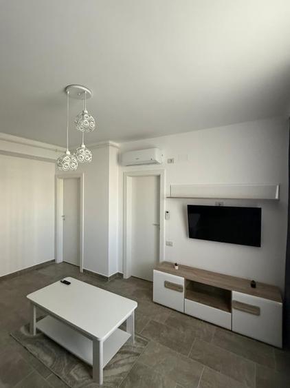 Apartament cu 2 camere semidecomandat, mobilat în Nord