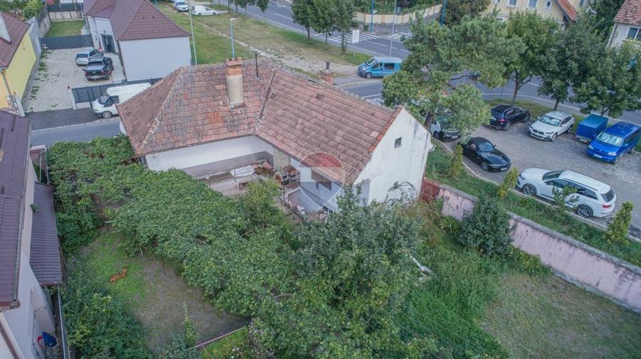 Casă cu 3 camere cu Teren 553 Mp în Central
