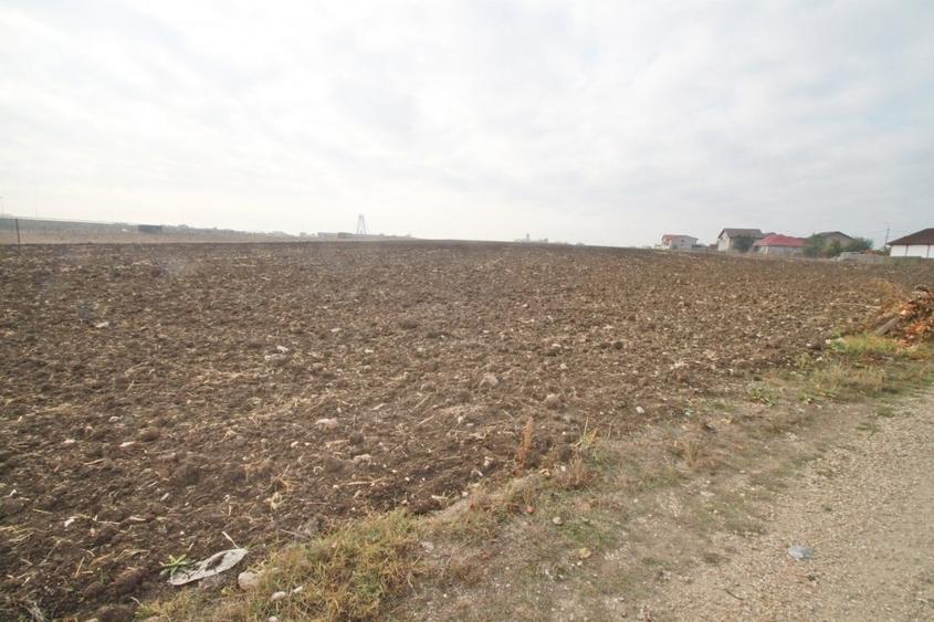 Teren Construcții intravilan de 17000 mp, în Lazu