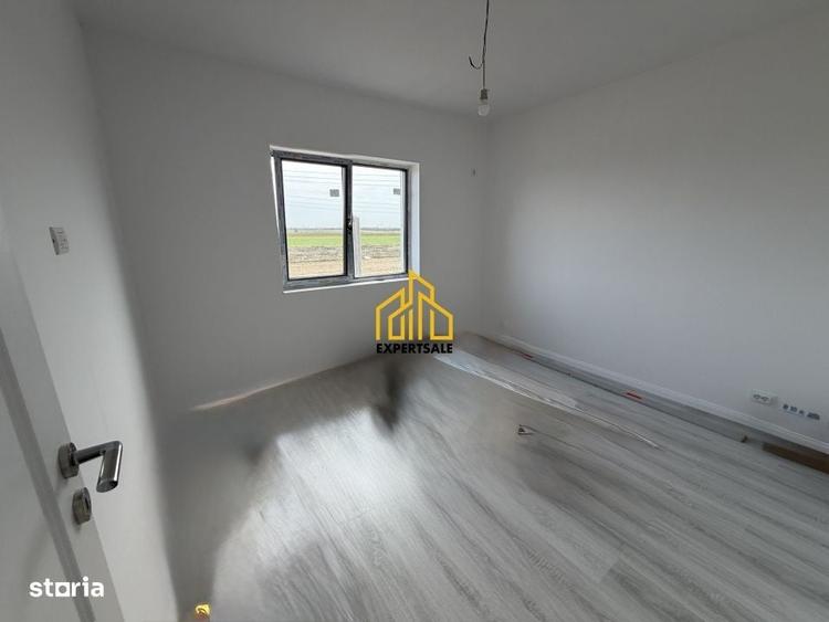 Casă cu 4 camere în Olteni