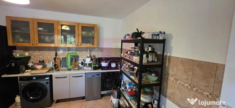 Casă cu 6 camere cu Teren 882 Mp în Bănești