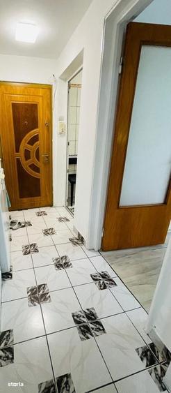 Apartament cu 3 camere semidecomandat în Lacul Tei