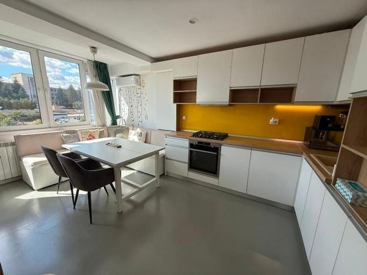 Apartament cu 3 camere semidecomandat în Cotroceni