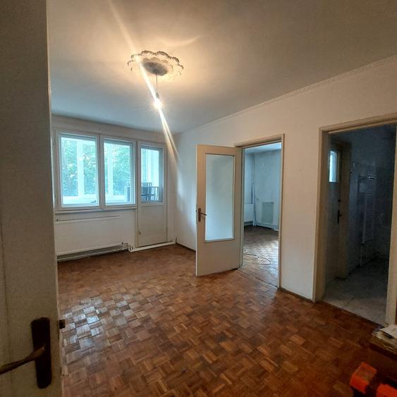 Apartament cu 3 camere semidecomandat în Mazepa 1