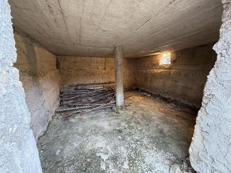 Casă cu 4 camere în Stracoș