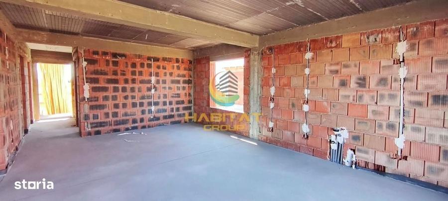 Casă cu 4 camere decomandat în Crețești