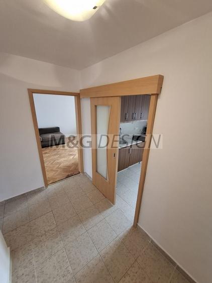 Apartament cu 3 camere decomandat, mobilat în Aradului