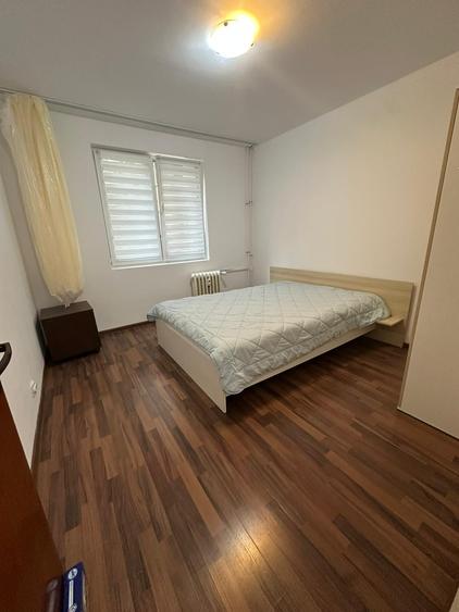 Apartament cu 3 camere semidecomandat în Gorjului