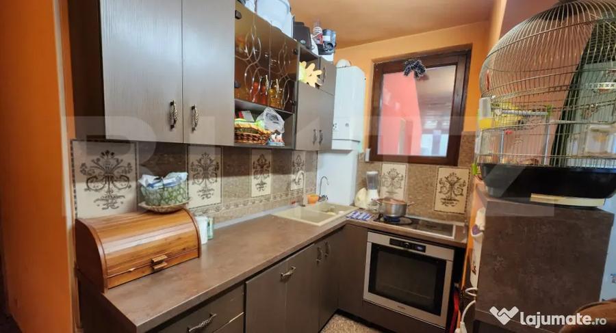 Casă cu 4 camere cu Teren 1232 Mp în Central
