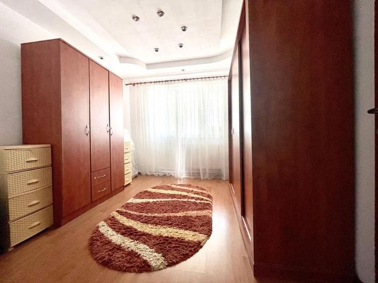 Apartament cu 3 camere semidecomandat în Central