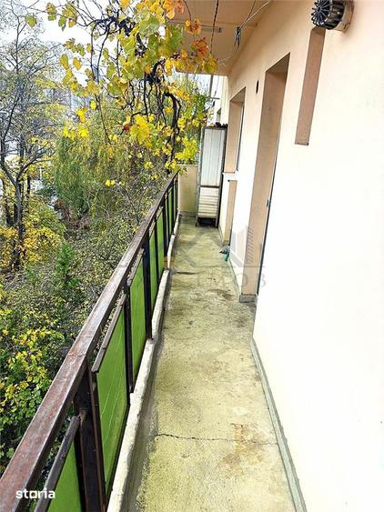 Apartament cu 3 camere semidecomandat, mobilat în Micro 3