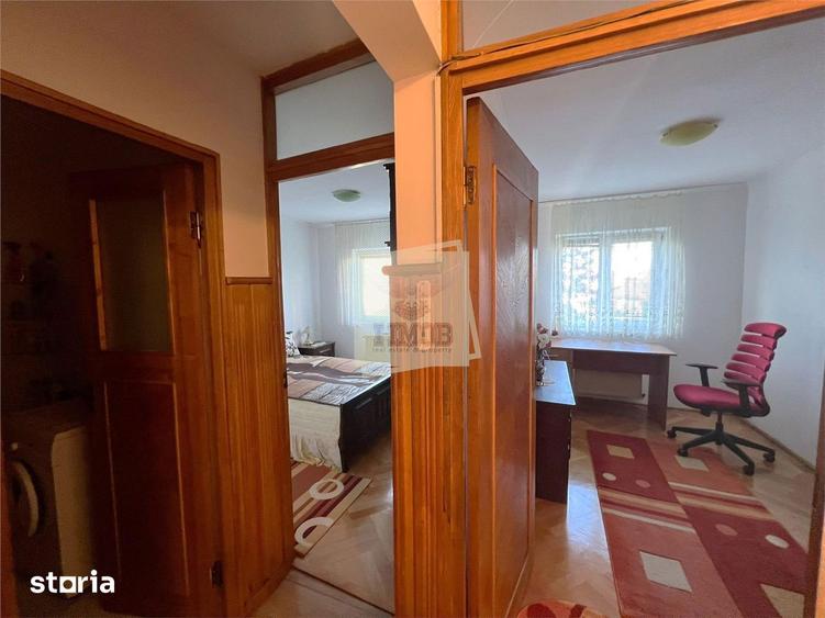 Apartament cu 3 camere decomandat, mobilat în Sub Arini