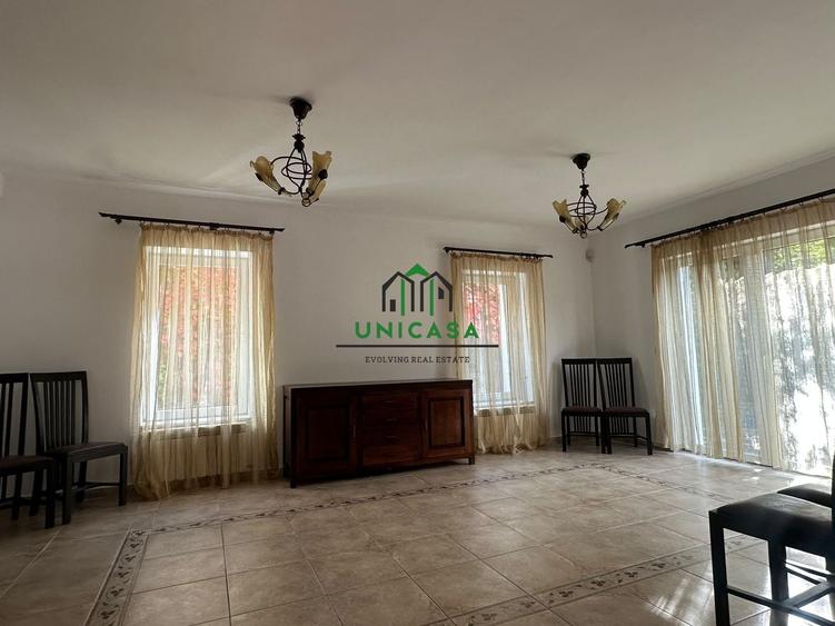 Casă individuală cu 8 camere cu Garaj în Bârsești (Mihăești)