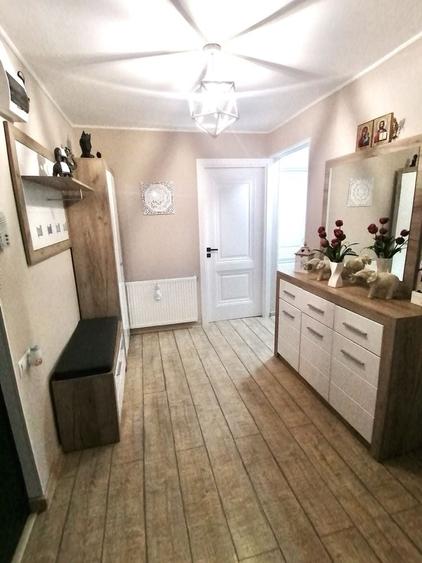 Apartament cu 3 camere decomandat în Valea Aurie