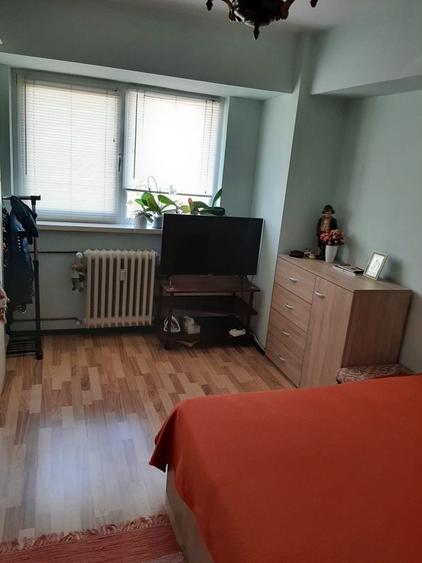 Apartament cu 3 camere decomandat în Apusului