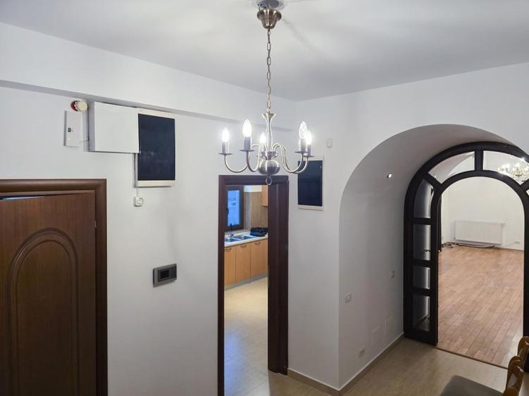 Casă cu 7 camere cu Teren 500 Mp în Unirii
