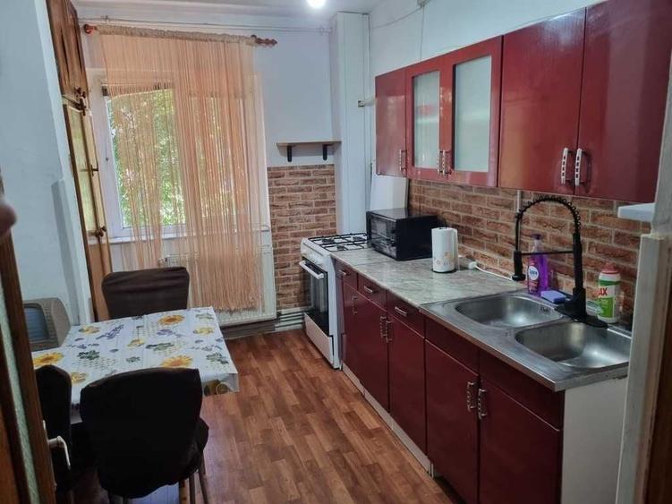 Apartament cu 3 camere decomandat în Alfa