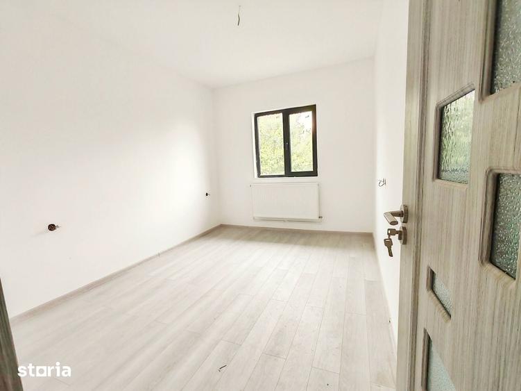 Casă cu 6 camere cu Teren 527 Mp în Lumina