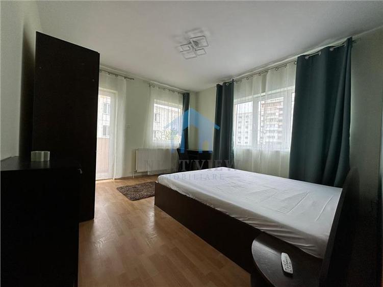 Apartament 3 camere, The Office - 1