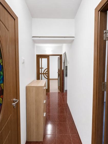 Apartament cu 3 camere decomandat, mobilat în Noua