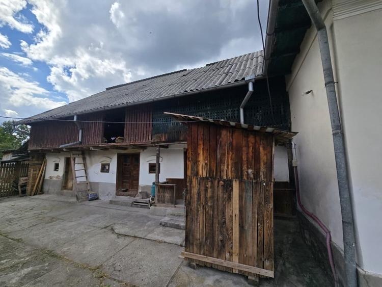 Casă individuală cu 5 camere cu Teren 1615 Mp în Pietroșani
