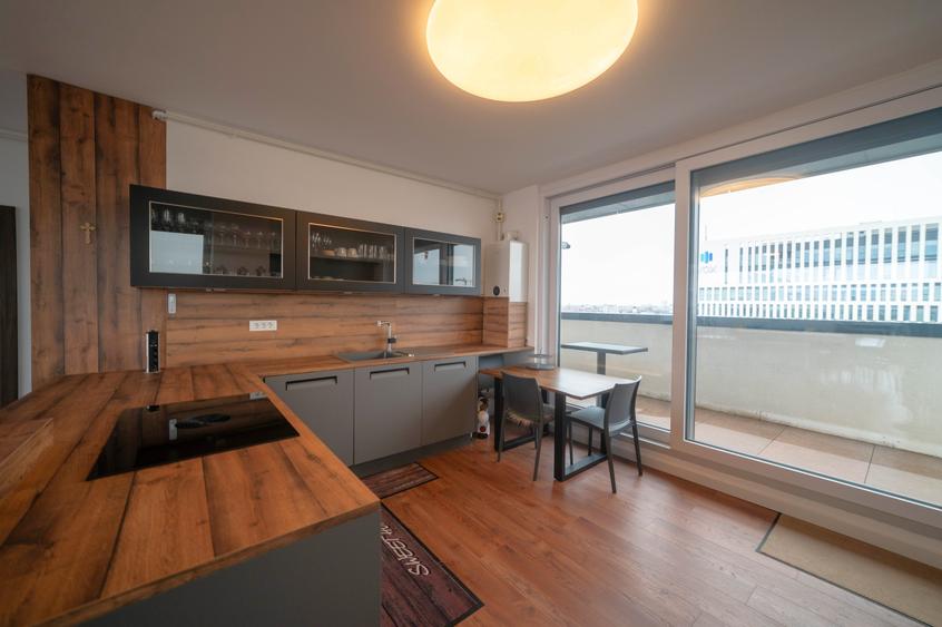 Penthouse cu 3 camere semidecomandat, mobilat în Torontalului