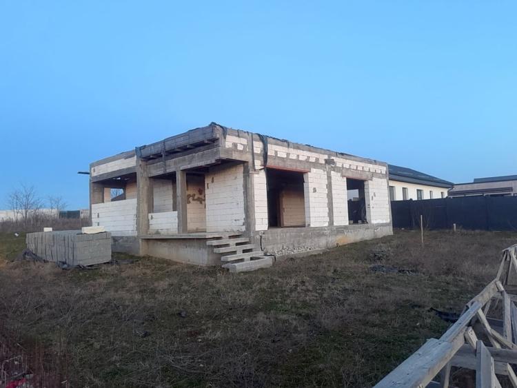 Casă individuală cu 4 camere cu Teren 404 Mp în Malu Mare