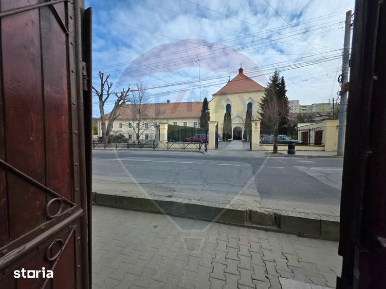 Casă cu 3 camere cu Teren 197 Mp în Central