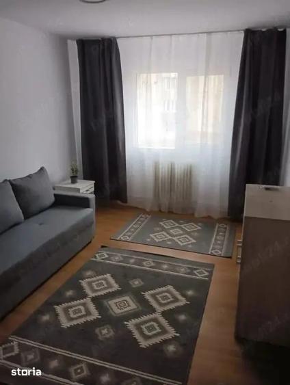 Apartament cu 3 camere semidecomandat în Central