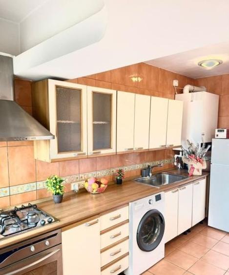 Apartament cu 4 camere decomandat în P-ța Unirii