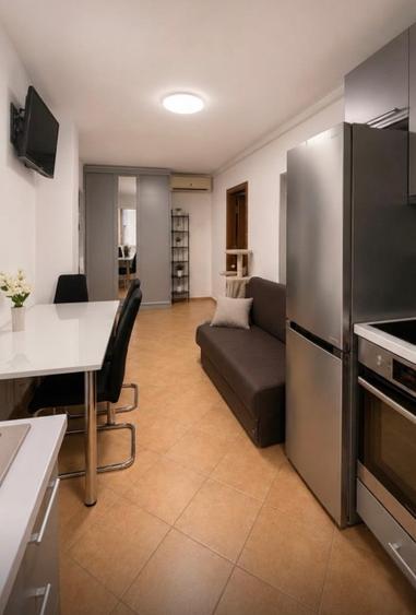 Apartament 2 camere, decomandat,  zona Soarelui - 3