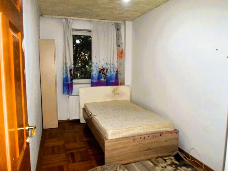 Apartament cu 3 camere decomandat în Democrației