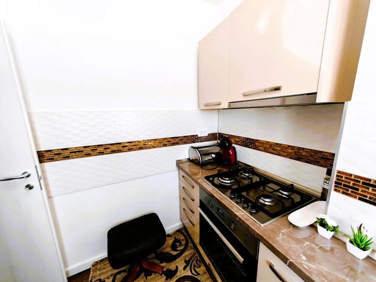 Apartament cu 3 camere decomandat, mobilat în Nord