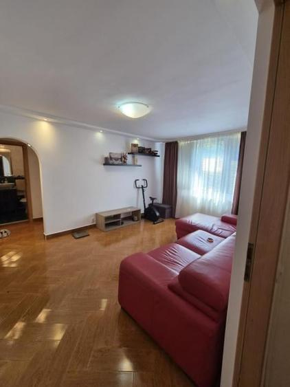Apartament cu 3 camere, mobilat în Drumul Taberei