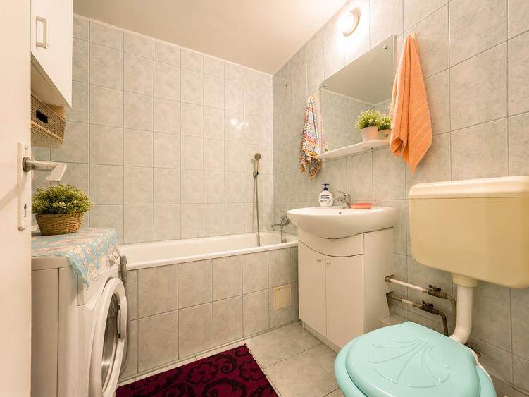 Apartament cu 3 camere decomandat în Compozitorilor