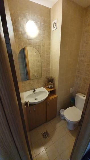 Apartament cu 3 camere decomandat în Cazasu