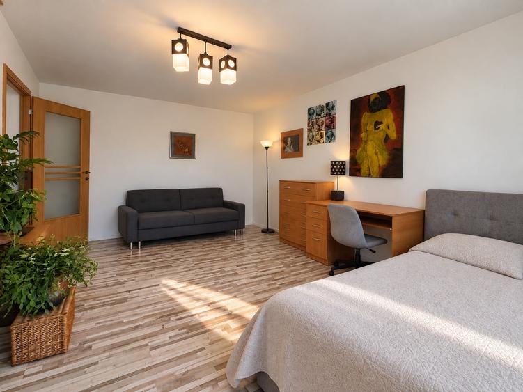 Apartament cu 4 camere decomandat, mobilat în Fabric