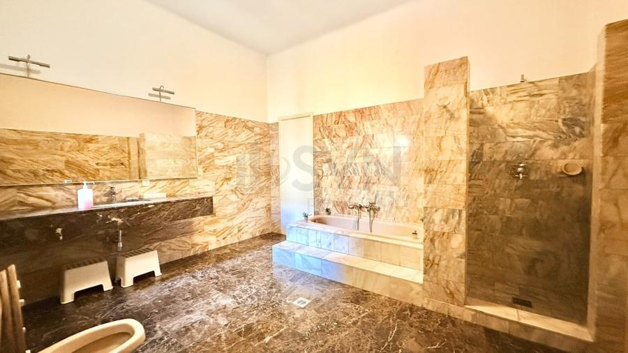 Casă individuală cu 14 camere în Capitale