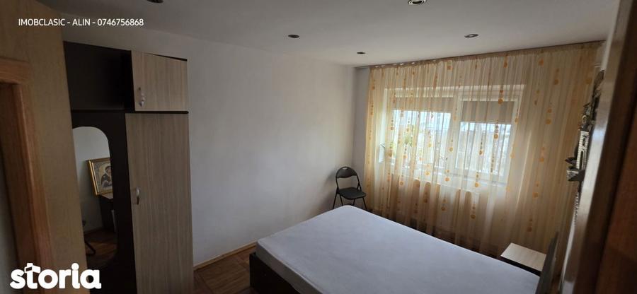 Apartament cu 3 camere decomandat în Micro 6
