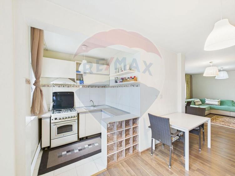 Casă cu 5 camere cu Teren 343 Mp în Central