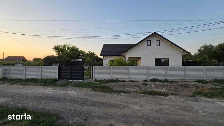 Casă cu 3 camere cu Teren 455 Mp în Corbu