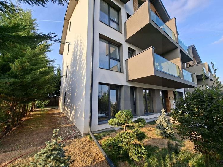 Apartament cu 3 camere decomandat în Cristian